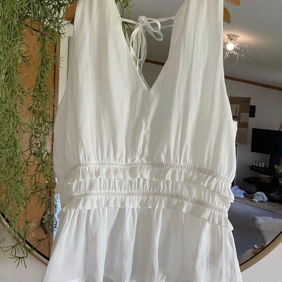 Beautiful boho top! Business casual or modern look - Picture 3 of 5